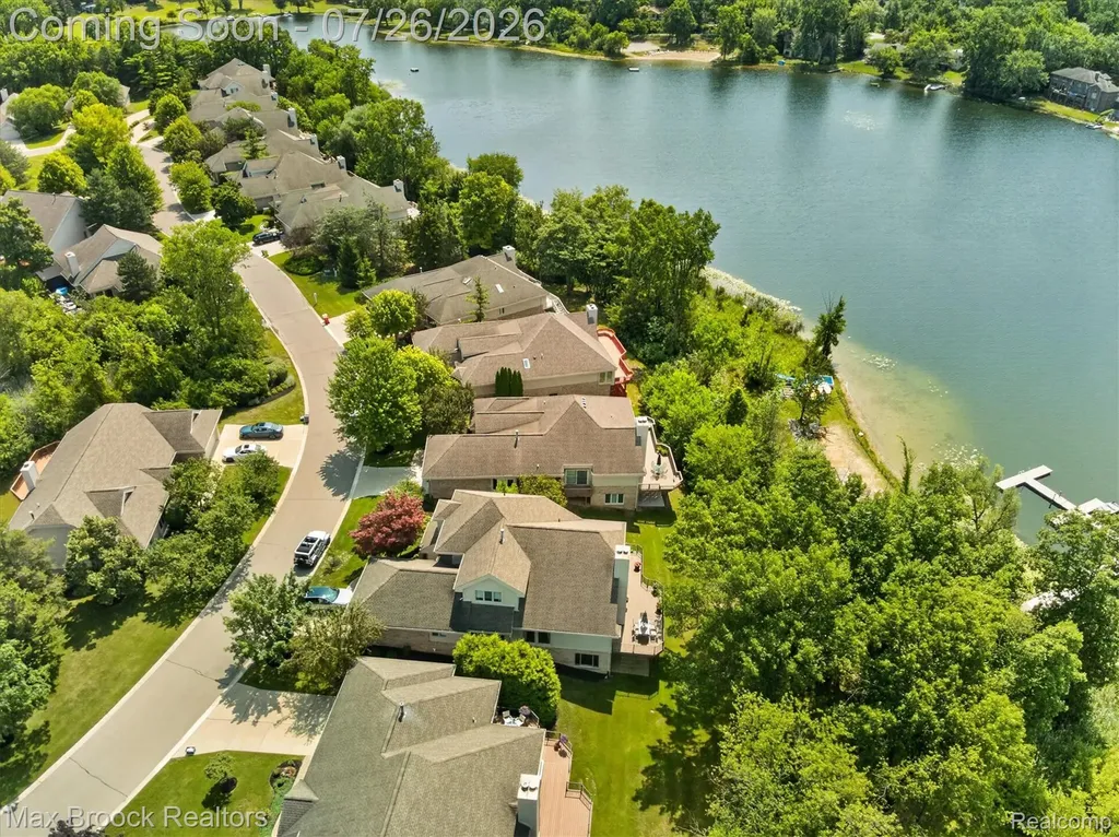 6647 Pleasant Lake Court West Bloomfield Charter Township MI 48322