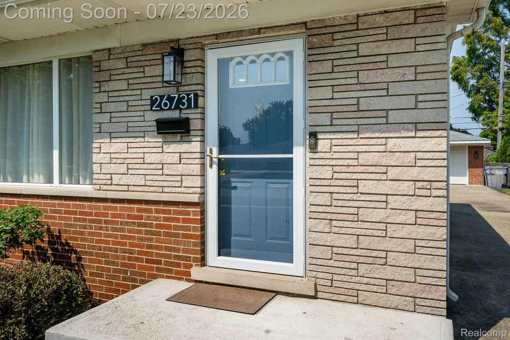 26731 Kelsey Drive Warren City MI 48091