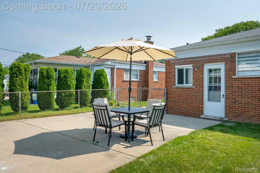 26731 Kelsey Drive Warren City MI 48091