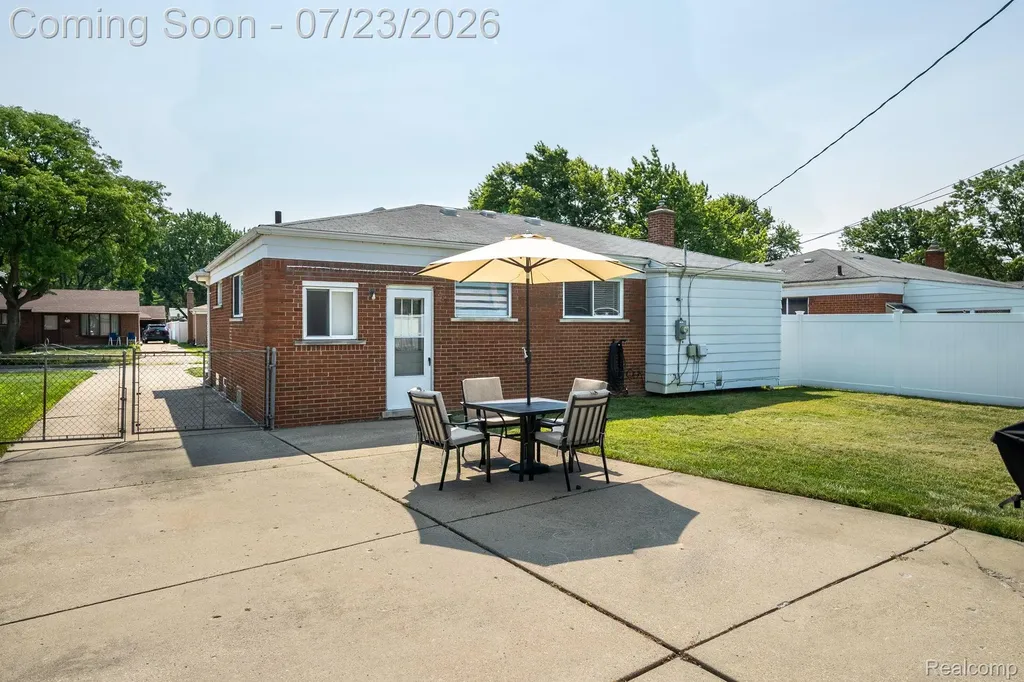 26731 Kelsey Drive Warren City MI 48091