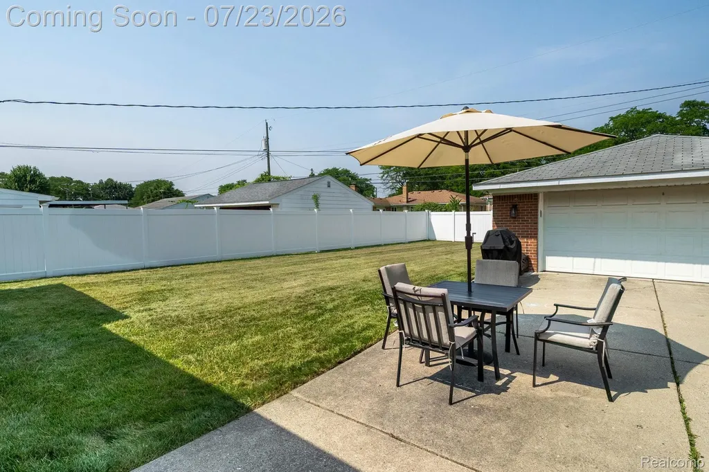 26731 Kelsey Drive Warren City MI 48091
