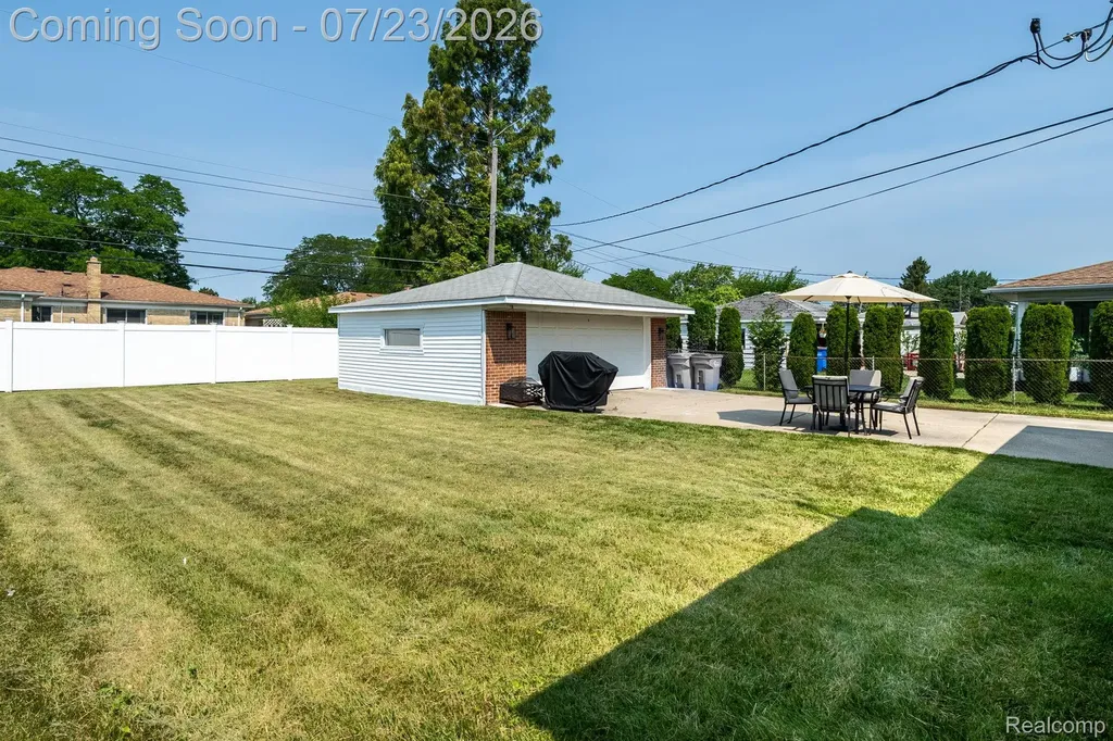 26731 Kelsey Drive Warren City MI 48091