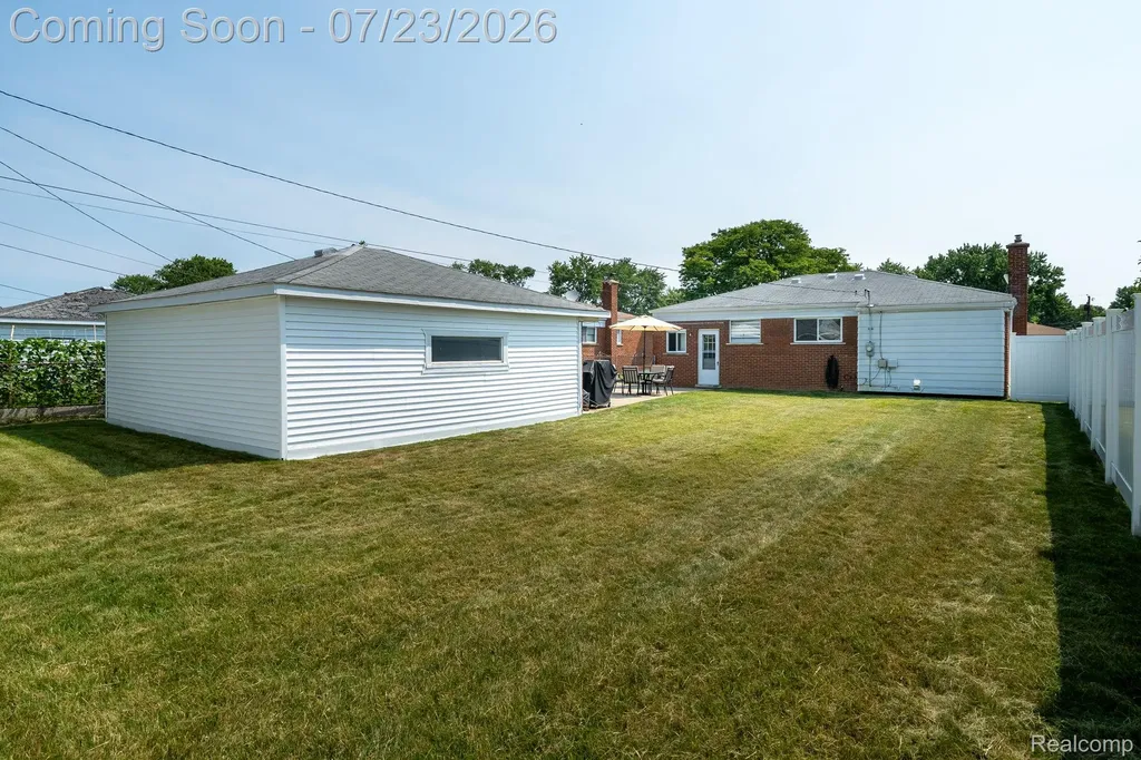 26731 Kelsey Drive Warren City MI 48091