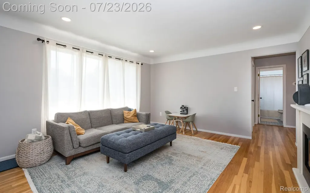 26731 Kelsey Drive Warren City MI 48091