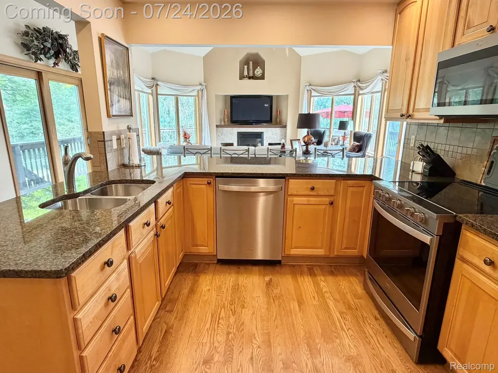 2547 S Shore Drive Flint Charter Township MI 48433