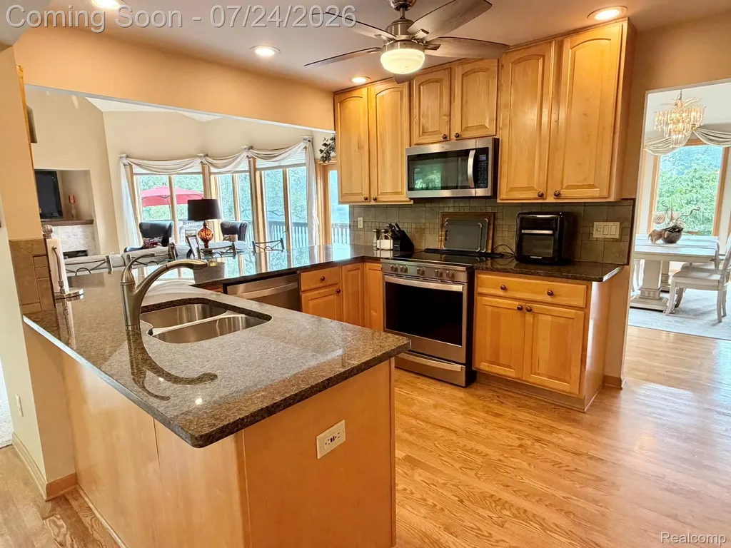 2547 S Shore Drive Flint Charter Township MI 48433