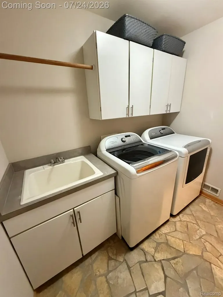 2547 S Shore Drive Flint Charter Township MI 48433