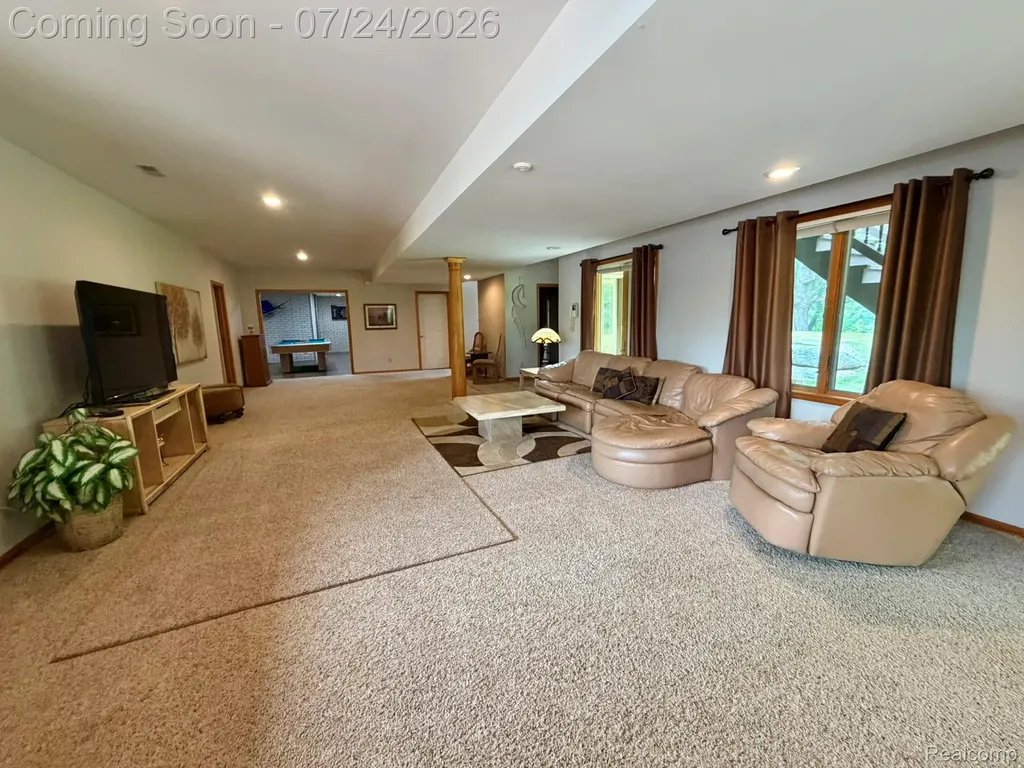 2547 S Shore Drive Flint Charter Township MI 48433