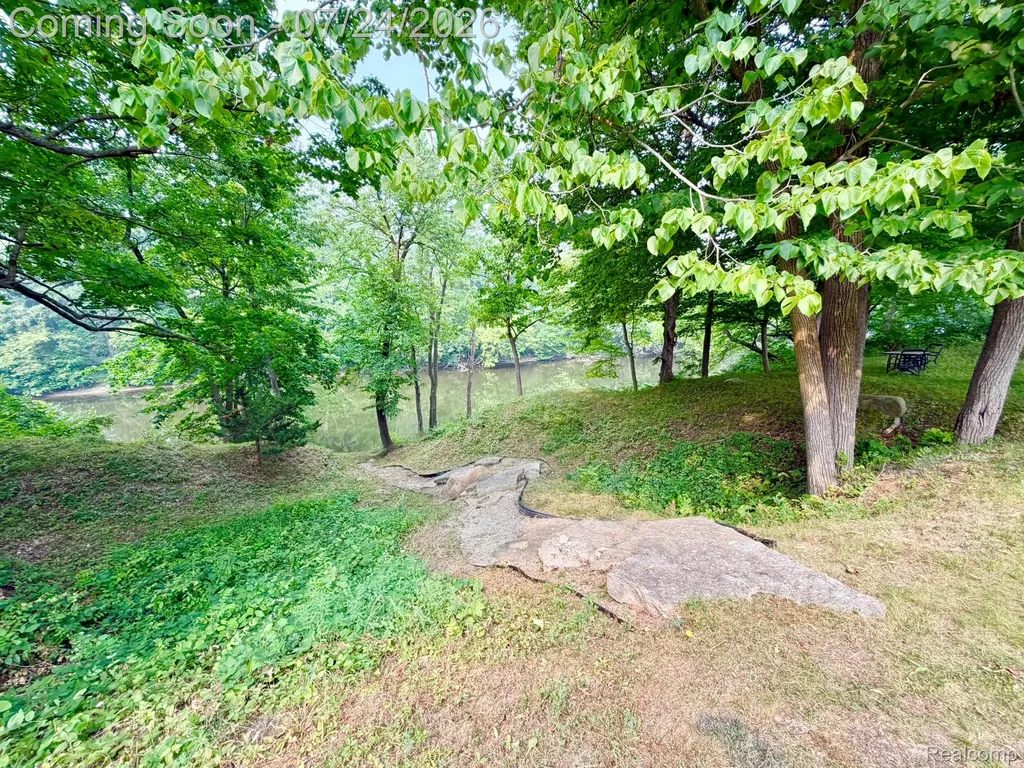 2547 S Shore Drive Flint Charter Township MI 48433