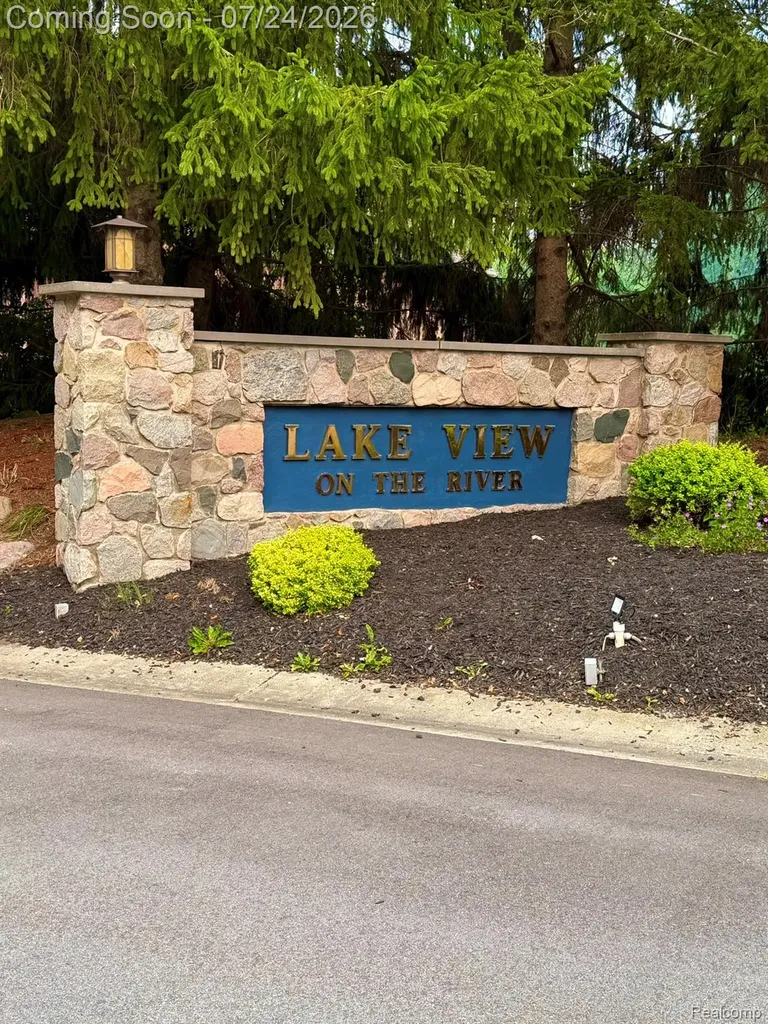 2547 S Shore Drive Flint Charter Township MI 48433