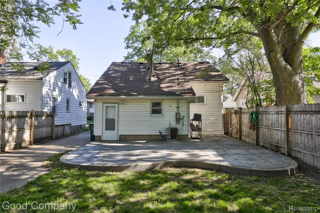 564 E Lewiston Avenue Ferndale City MI 48220