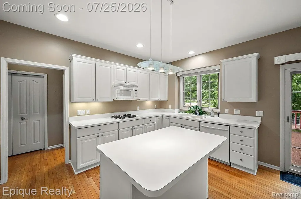 1909 Catlin Drive Rochester City MI 48306
