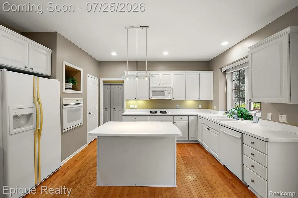 1909 Catlin Drive Rochester City MI 48306