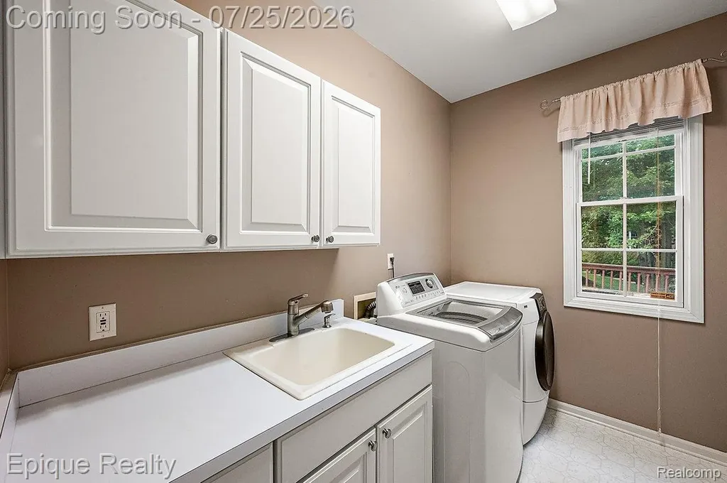 1909 Catlin Drive Rochester City MI 48306