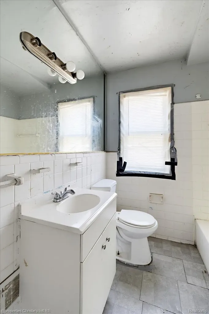 16101 Fenmore Street Detroit City MI 48235