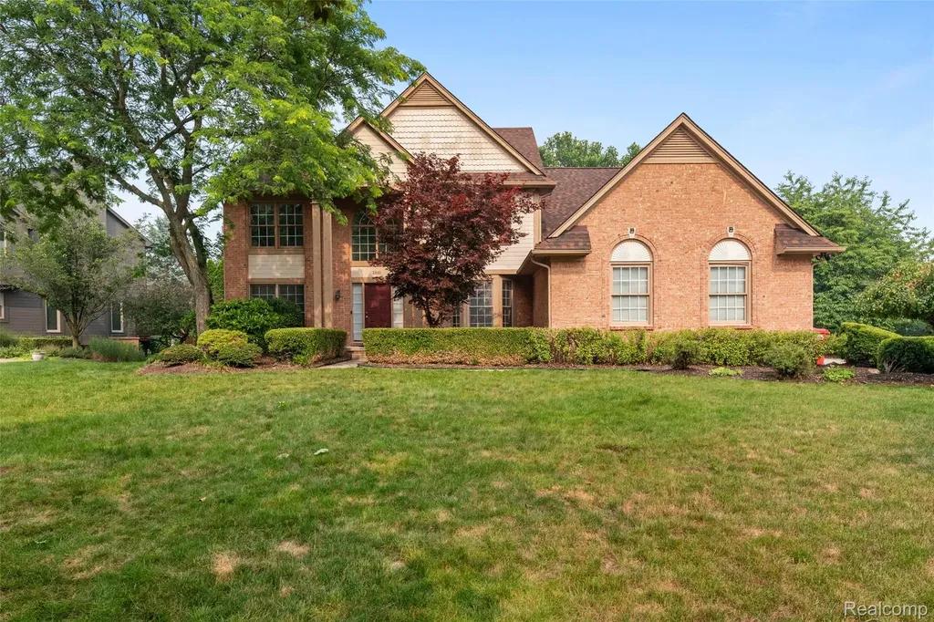 2841 Treyburn Lane West Bloomfield Charter Township MI 48324