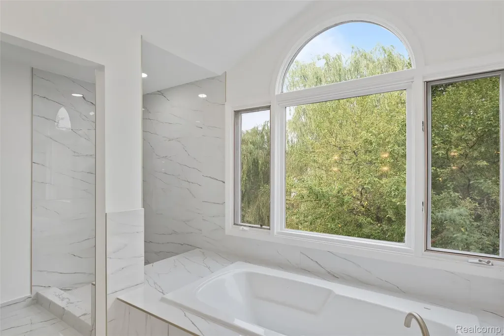 2841 Treyburn Lane West Bloomfield Charter Township MI 48324