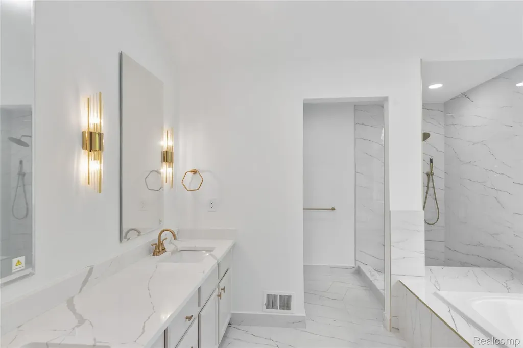 2841 Treyburn Lane West Bloomfield Charter Township MI 48324