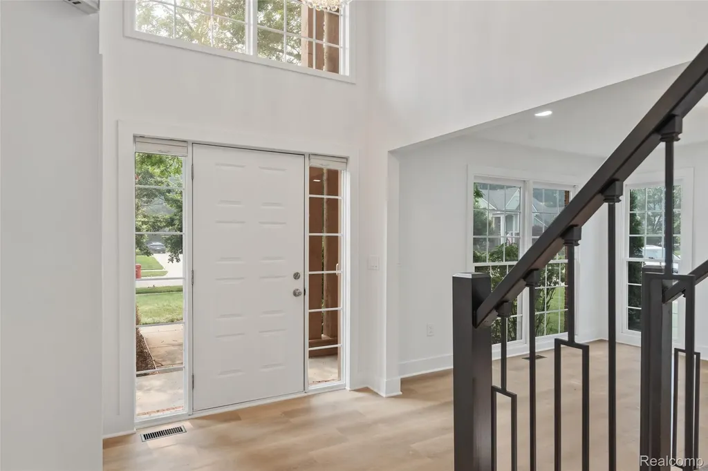 2841 Treyburn Lane West Bloomfield Charter Township MI 48324