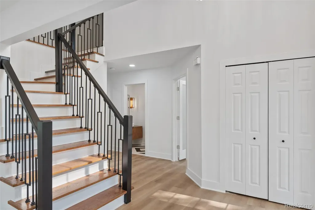 2841 Treyburn Lane West Bloomfield Charter Township MI 48324