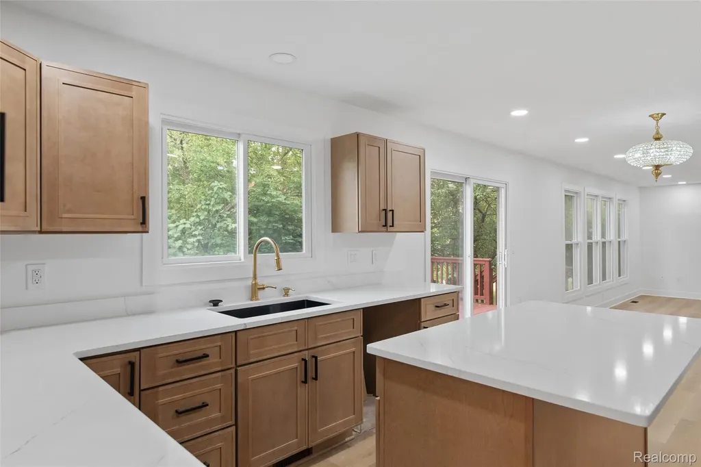 2841 Treyburn Lane West Bloomfield Charter Township MI 48324