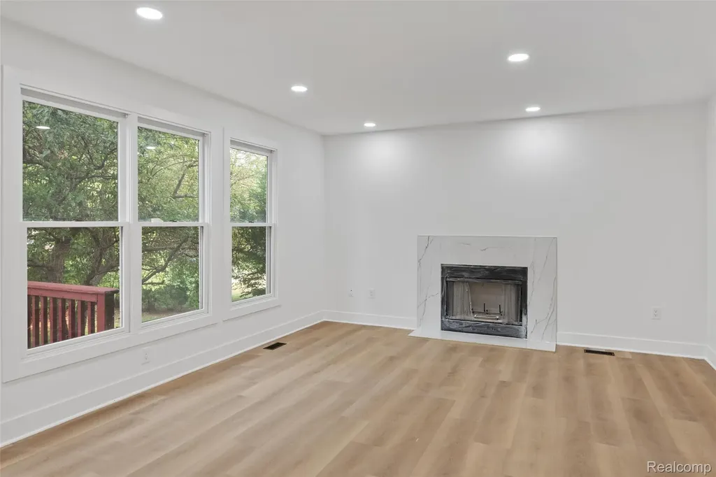 2841 Treyburn Lane West Bloomfield Charter Township MI 48324