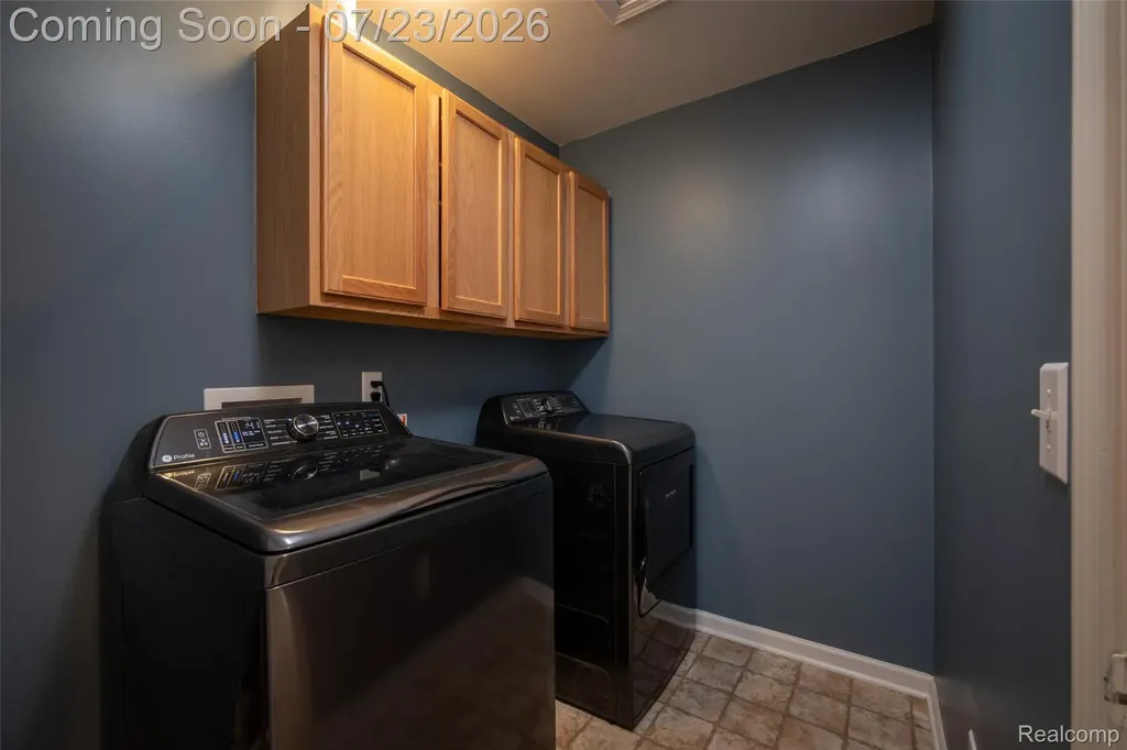 10117 Island Lake Drive Taylor City MI 48180