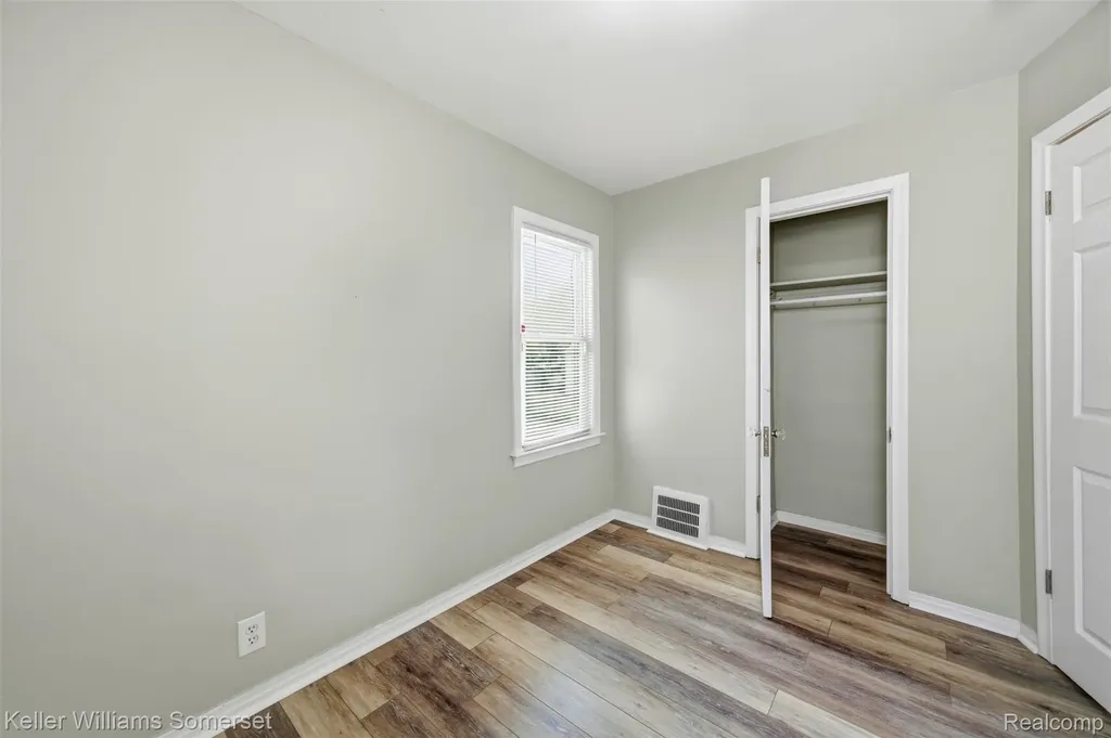 19693 Elkhart Street Harper Woods City MI 48225