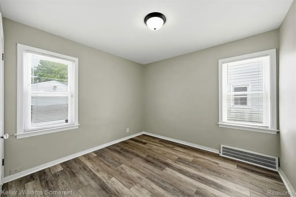 19693 Elkhart Street Harper Woods City MI 48225