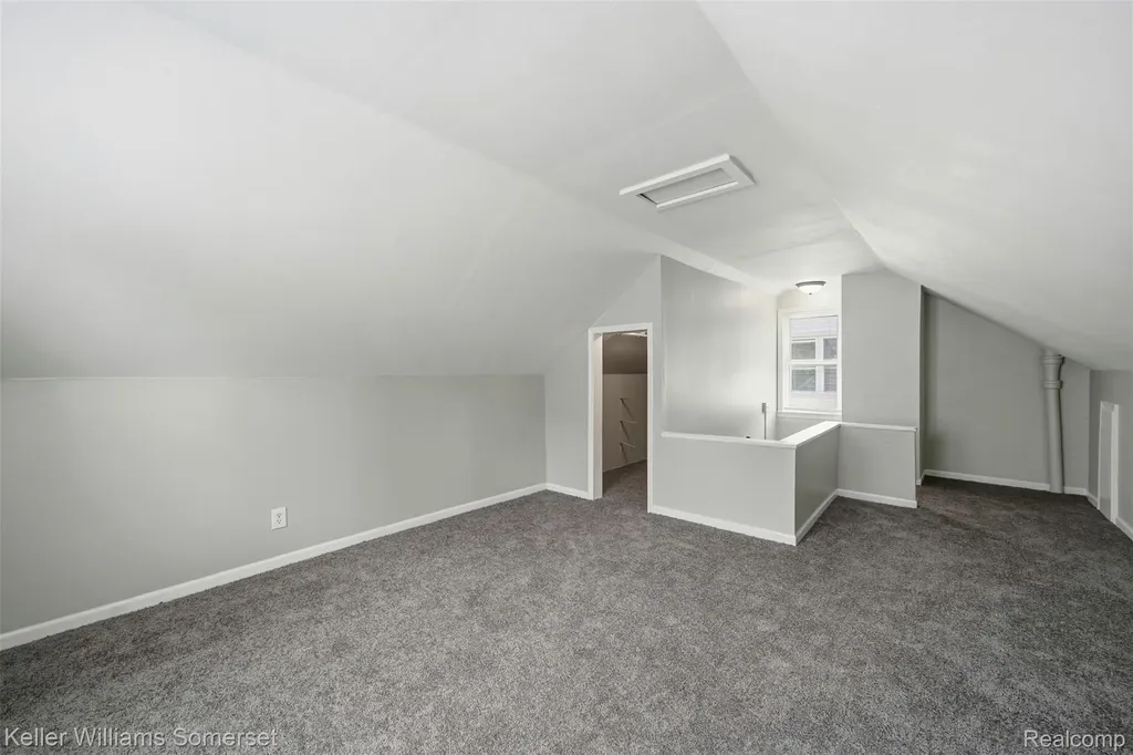19693 Elkhart Street Harper Woods City MI 48225