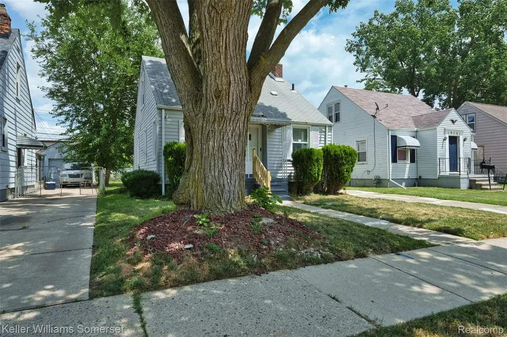 19693 Elkhart Street Harper Woods City MI 48225