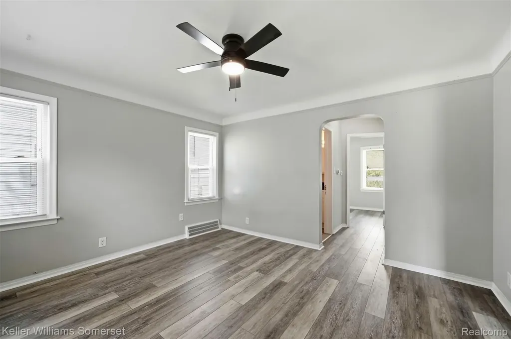 19693 Elkhart Street Harper Woods City MI 48225