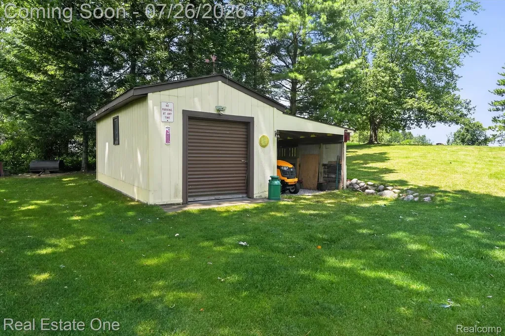 7255 Hall Road Springfield Charter Township MI 48350