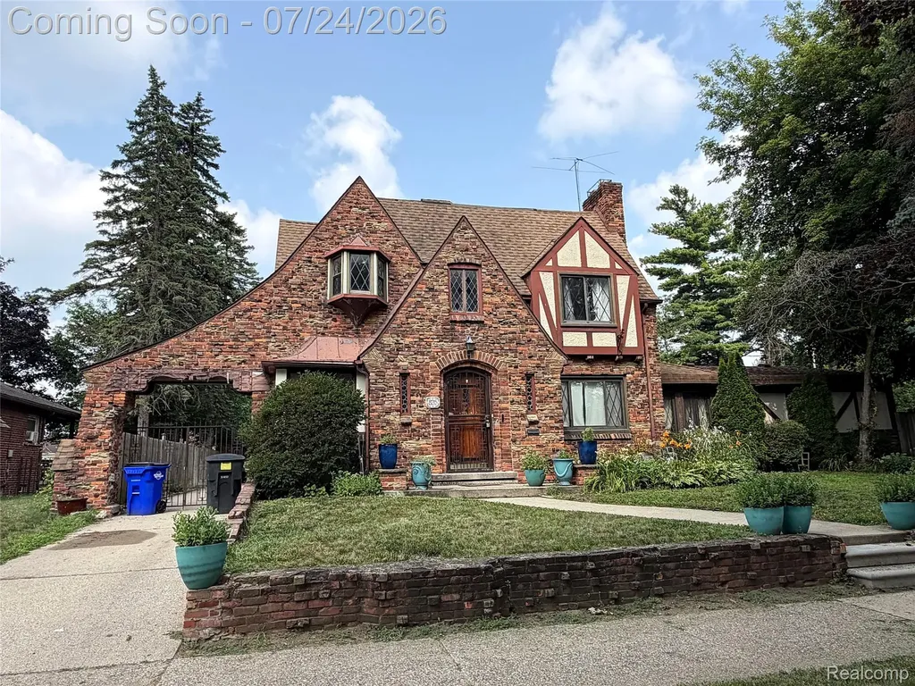 8215 Bramell Detroit City MI 48239