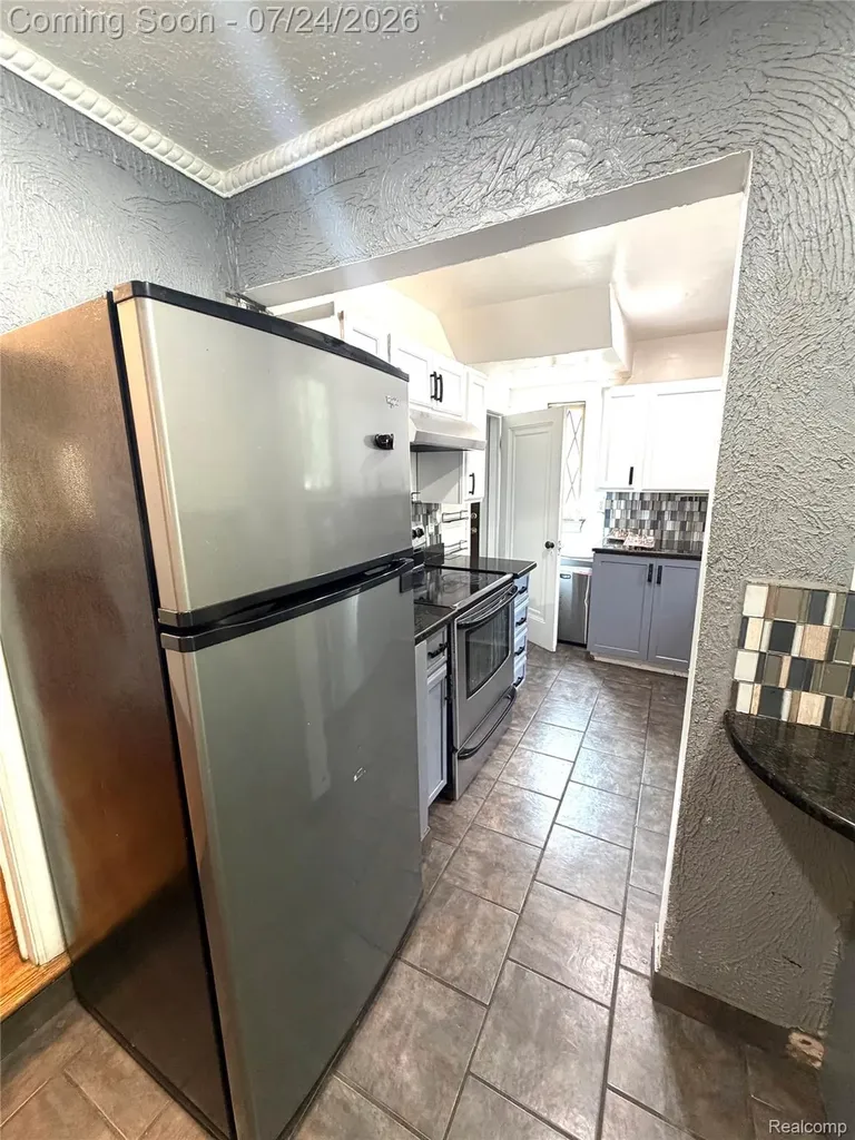 8215 Bramell Detroit City MI 48239