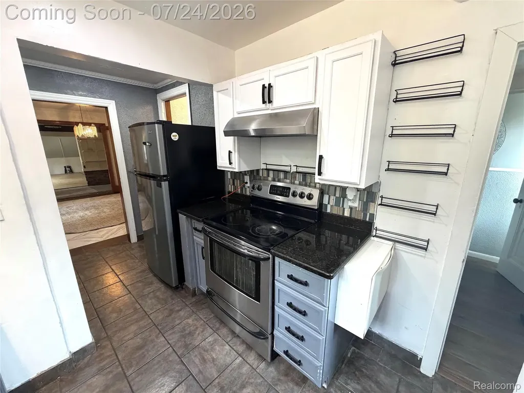 8215 Bramell Detroit City MI 48239