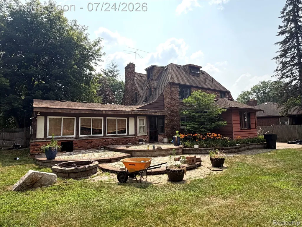 8215 Bramell Detroit City MI 48239