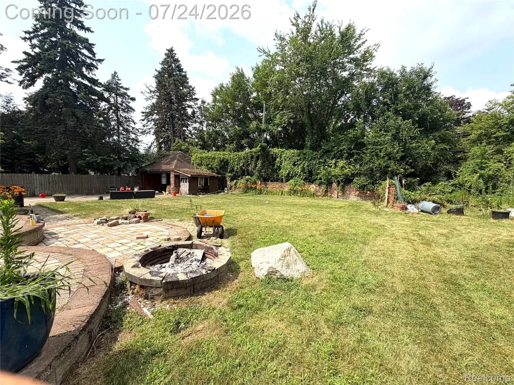 8215 Bramell Detroit City MI 48239
