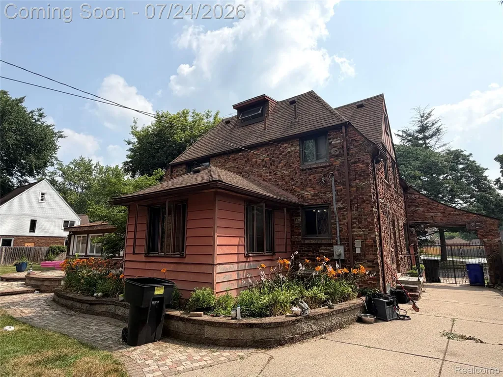 8215 Bramell Detroit City MI 48239