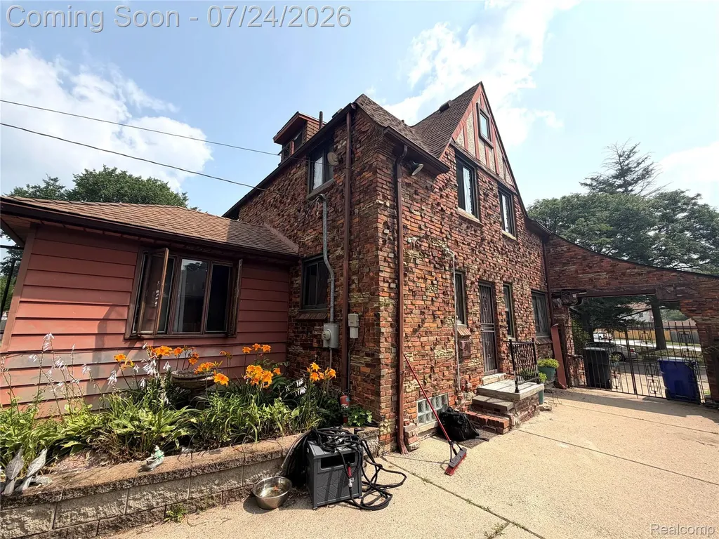 8215 Bramell Detroit City MI 48239