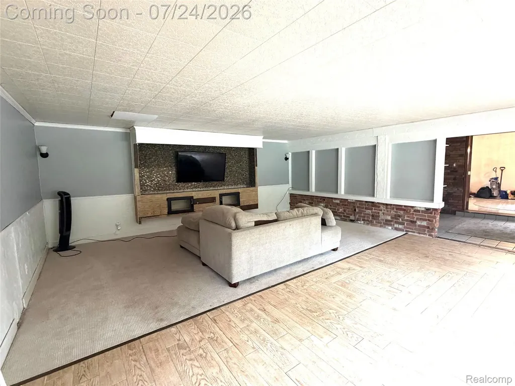 8215 Bramell Detroit City MI 48239