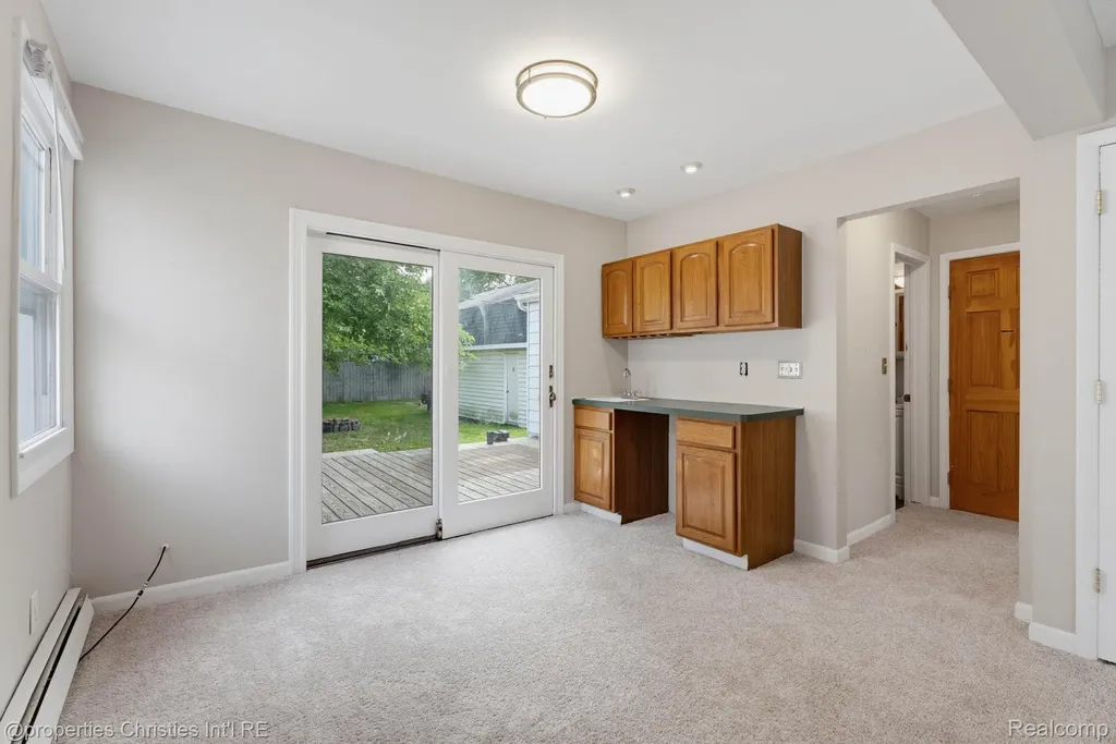2424 Dallas Avenue Royal Oak City MI 48067