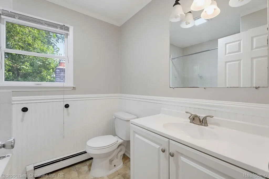 2424 Dallas Avenue Royal Oak City MI 48067