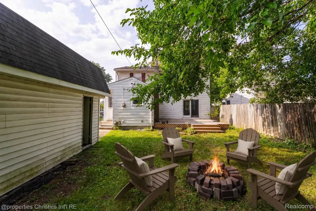 2424 Dallas Avenue Royal Oak City MI 48067