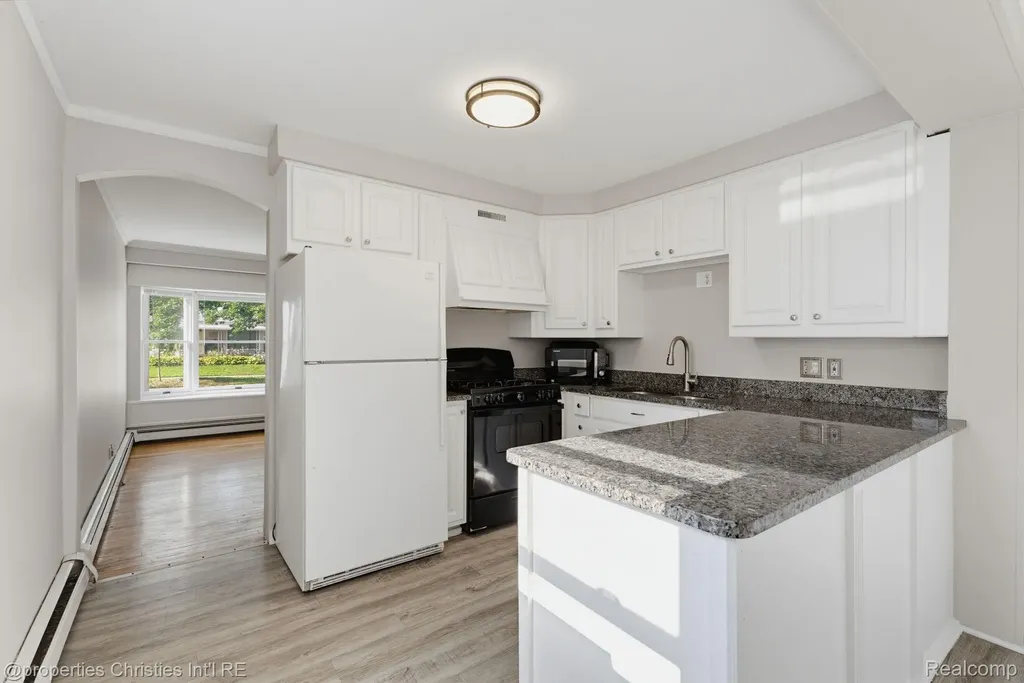 2424 Dallas Avenue Royal Oak City MI 48067
