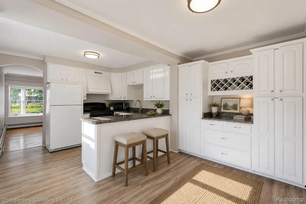2424 Dallas Avenue Royal Oak City MI 48067