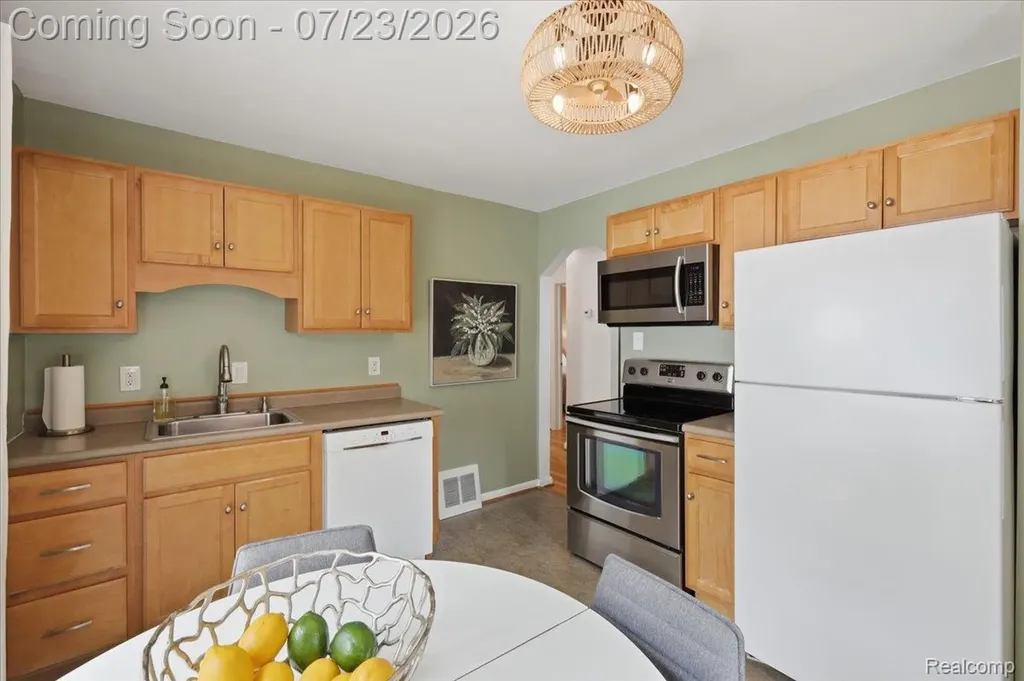 3221 Ferris Avenue Royal Oak City MI 48073