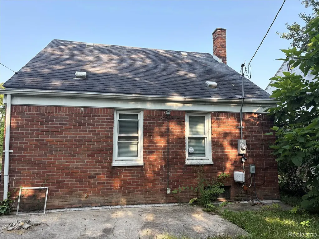 19674 Irvington Street Detroit City MI 48203