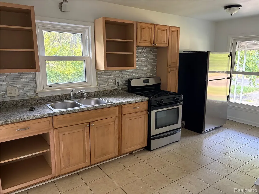 19674 Irvington Street Detroit City MI 48203