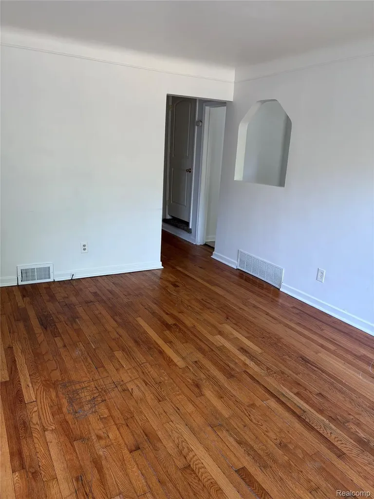 19674 Irvington Street Detroit City MI 48203